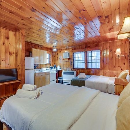 شقة Cozy Laconia Studio With Pool Access - 2 Mi To Lake! المظهر الخارجي الصورة