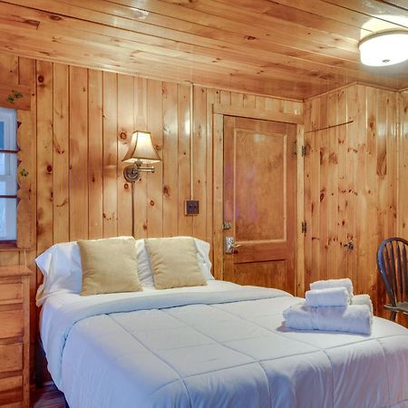 شقة Cozy Laconia Studio With Pool Access - 2 Mi To Lake! المظهر الخارجي الصورة