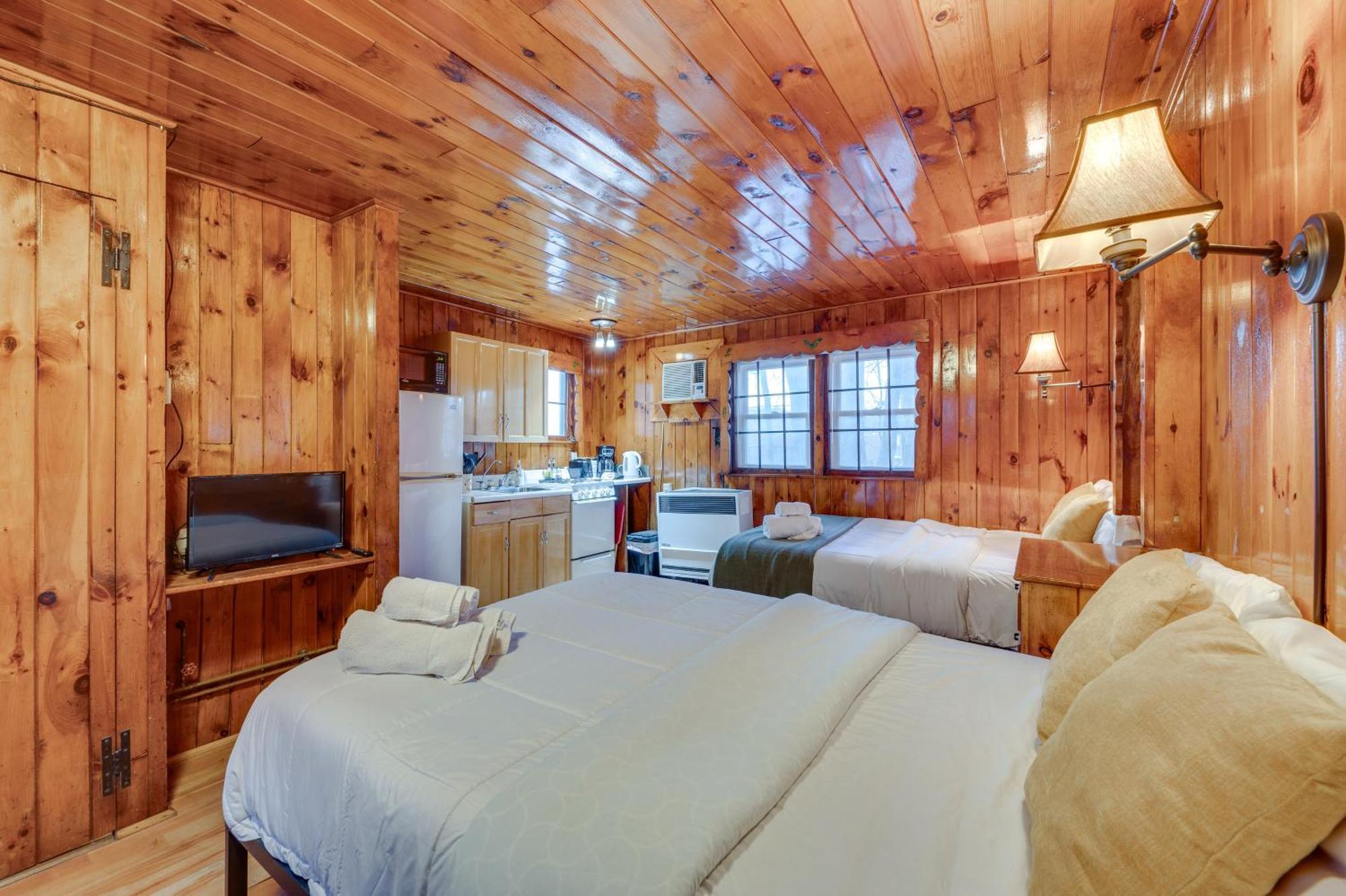 شقة Cozy Laconia Studio With Pool Access - 2 Mi To Lake! المظهر الخارجي الصورة