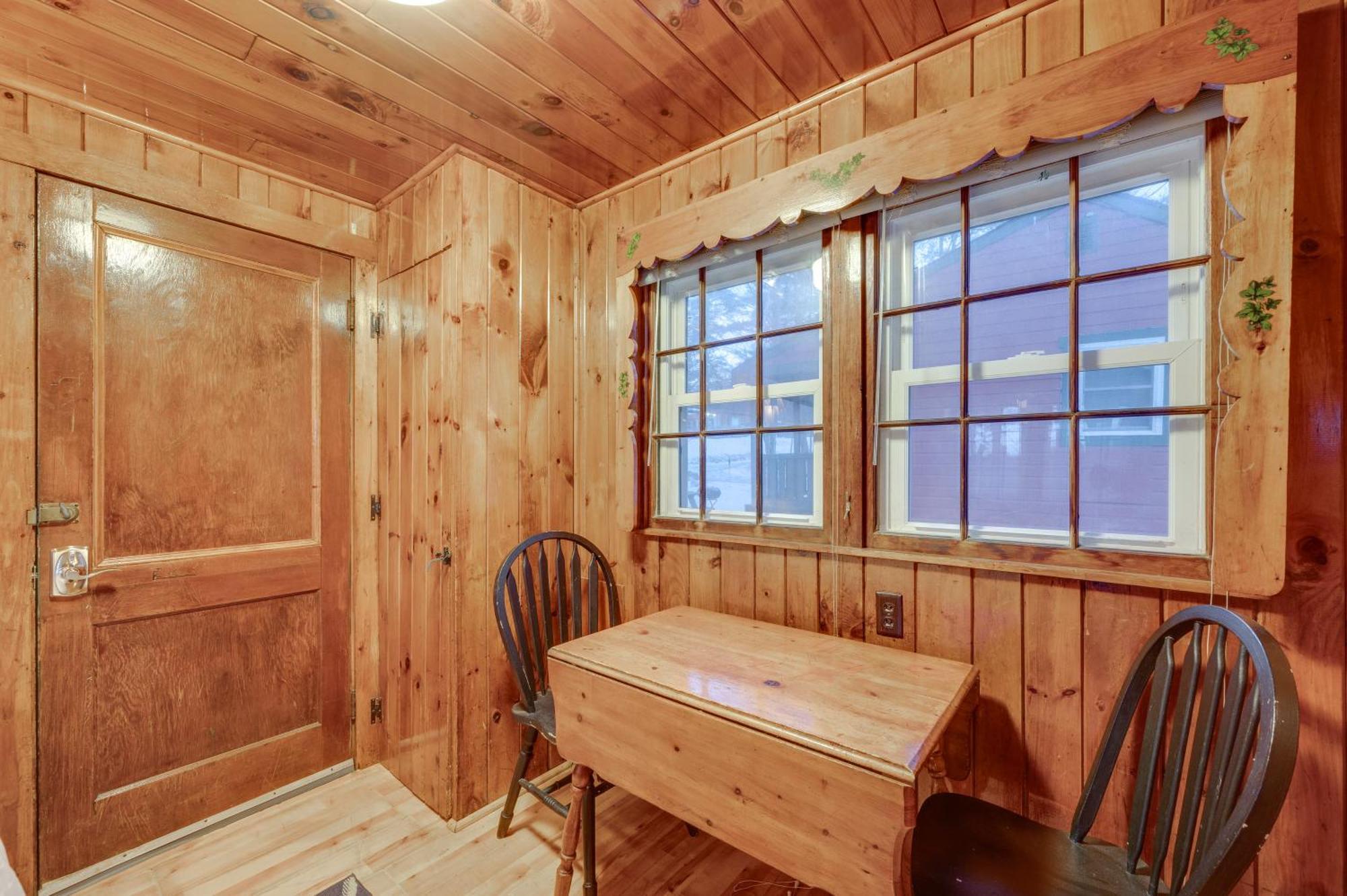 شقة Cozy Laconia Studio With Pool Access - 2 Mi To Lake! المظهر الخارجي الصورة