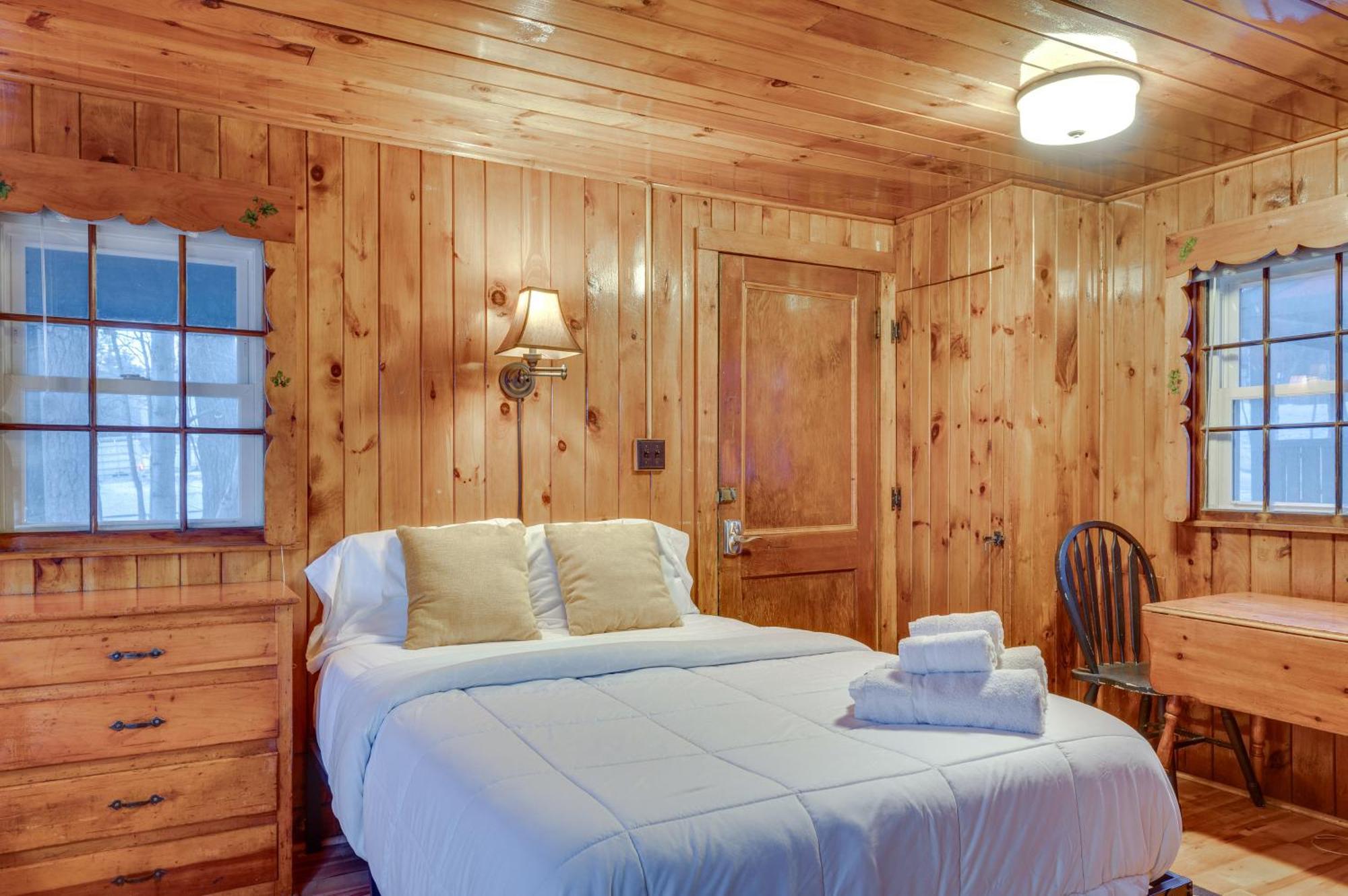 شقة Cozy Laconia Studio With Pool Access - 2 Mi To Lake! المظهر الخارجي الصورة