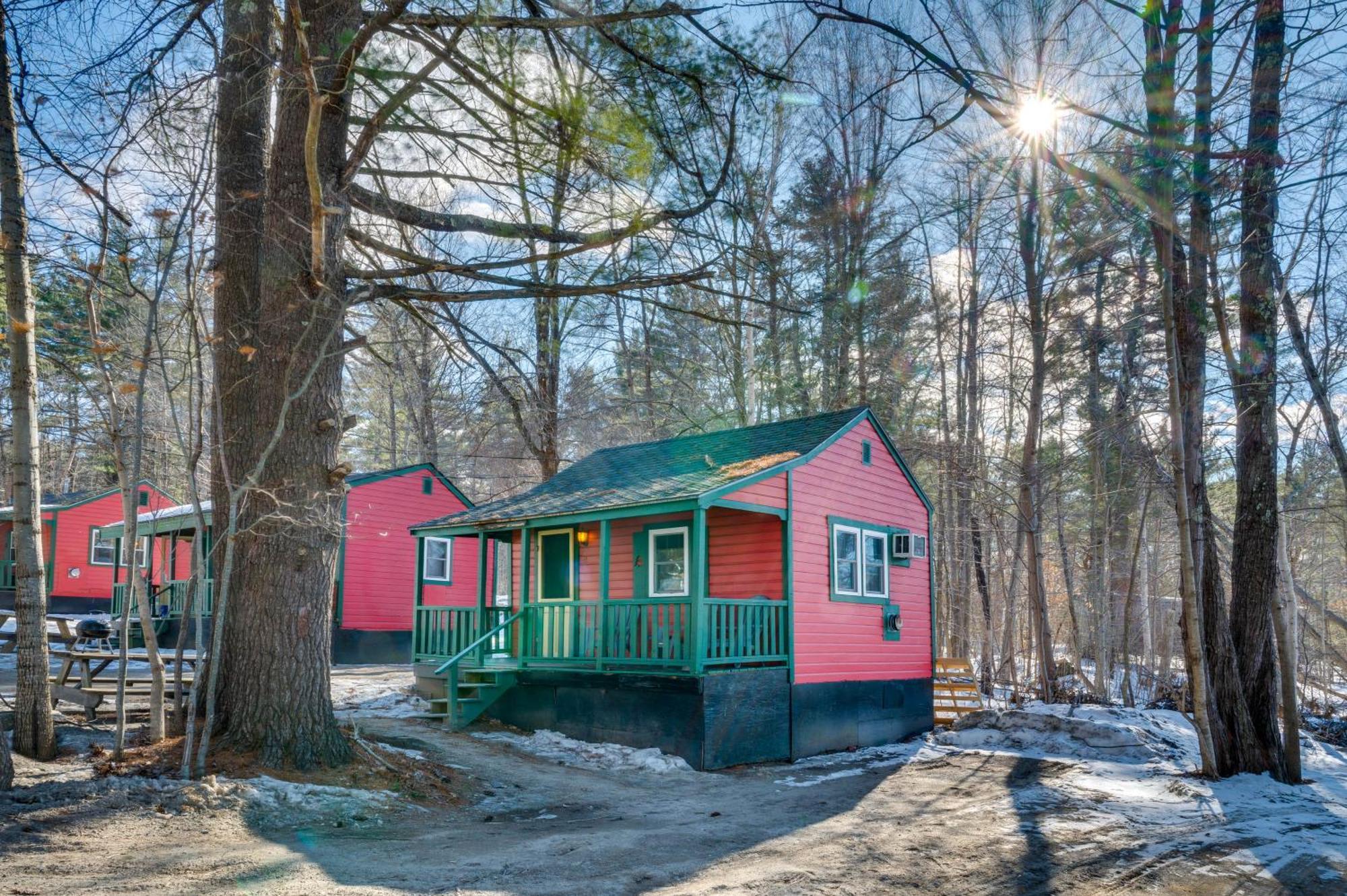 شقة Cozy Laconia Studio With Pool Access - 2 Mi To Lake! المظهر الخارجي الصورة