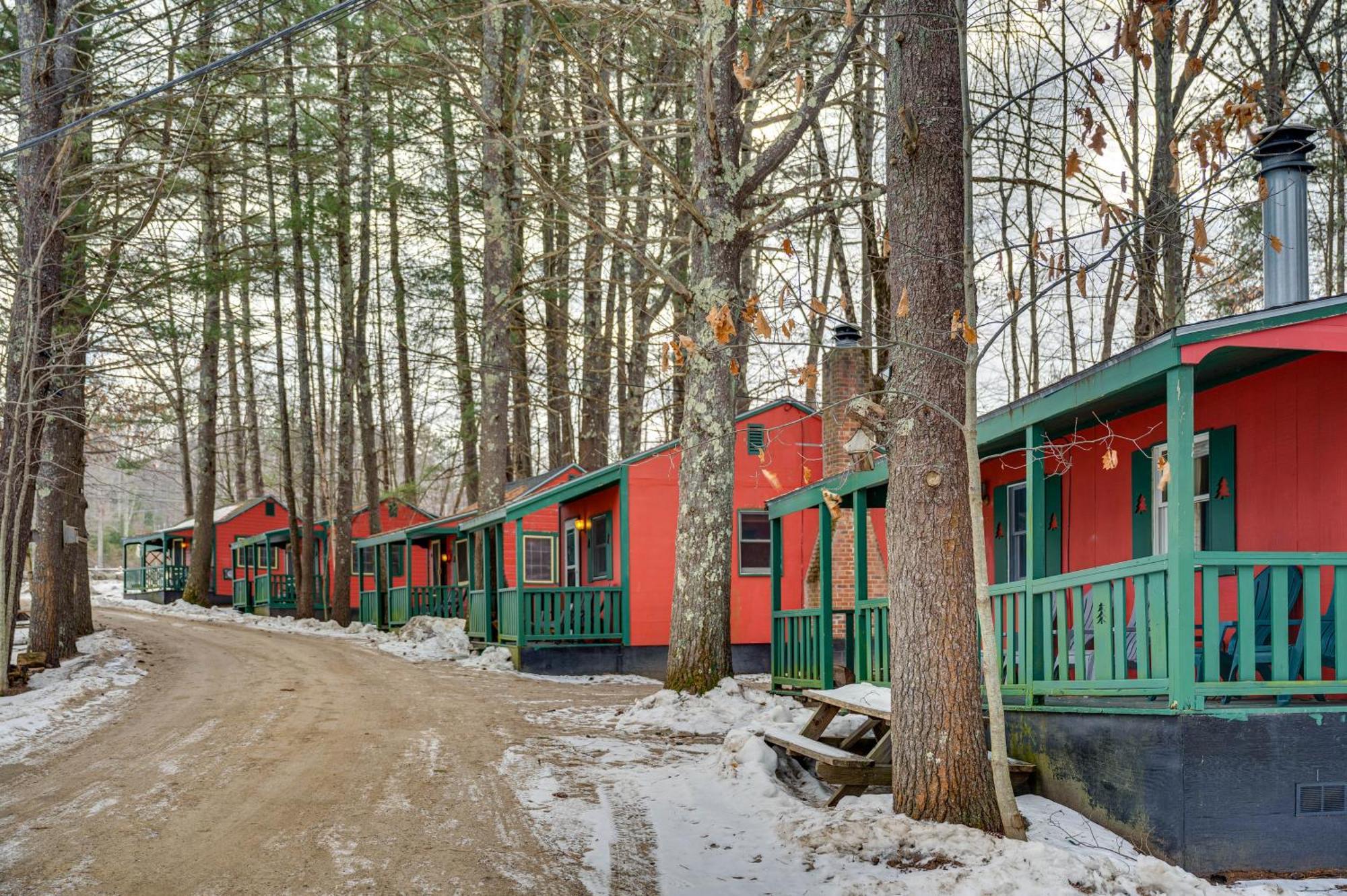 شقة Cozy Laconia Studio With Pool Access - 2 Mi To Lake! المظهر الخارجي الصورة